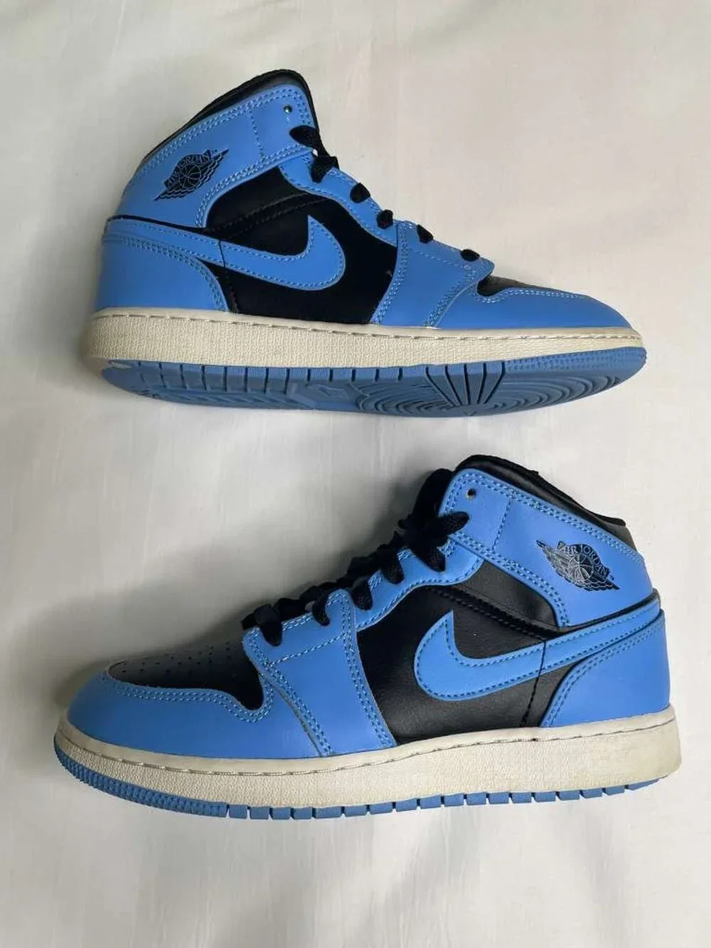 Air Jordan 1 Mid GS University Blue Black White Size 6Y Youth